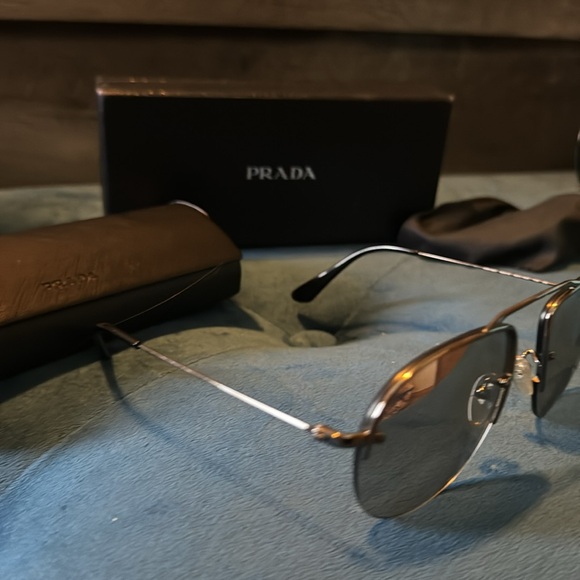 Prada sunglasses - Picture 3 of 3